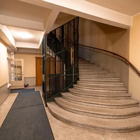 Hotel 2ndhomes Bright & Spacious, 5 Bedroom In The Center Helsínquia