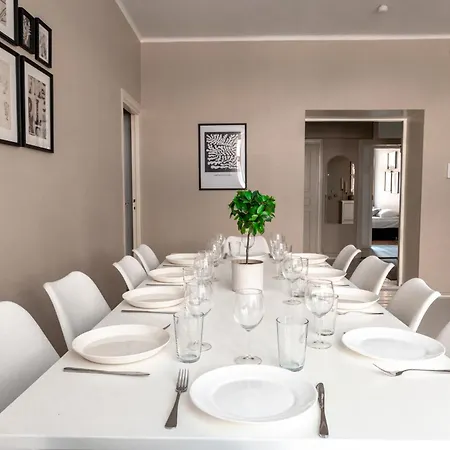 2ndhomes Bright & Spacious, 5 Bedroom In The Center Apartment *