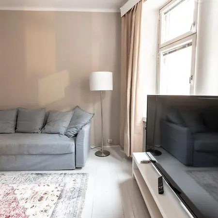 2ndhomes Bright & Spacious, 5 Bedroom In The Center Apartment Helsinki