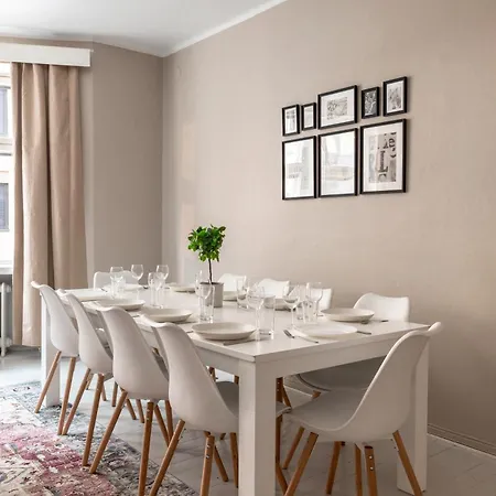 2ndhomes Bright & Spacious, 5 Bedroom In The Center Helsínquia