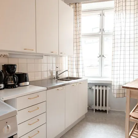 2ndhomes Bright & Spacious, 5 Bedroom In The Center