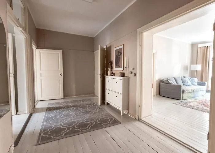 2ndhomes Bright & Spacious, 5 Bedroom In The Center Helsinky