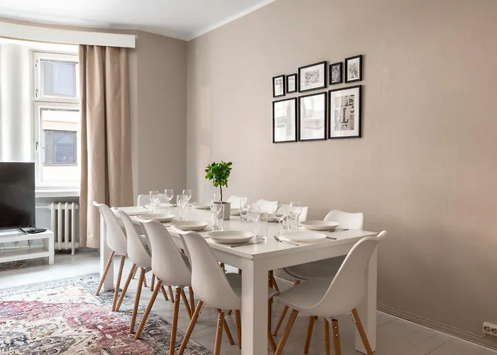 2ndhomes Bright & Spacious, 5 Bedroom In The Center Helsinky
