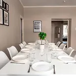 2ndhomes Bright & Spacious, 5 Bedroom In The Center Hotel *